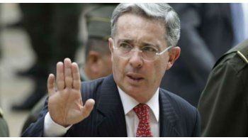 Álvaro Uribe, expresidente de Colombia, será detenido bajo prisión domiciliaria.