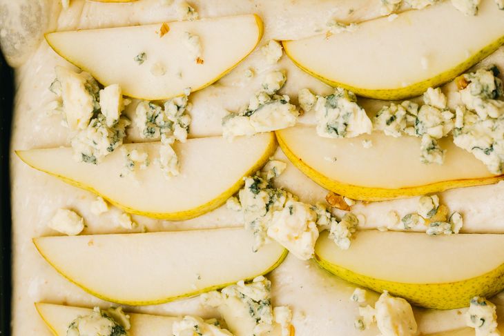 Peras caramelizadas, queso azul, nueces y un velo de syrup en SOLE DI PARMA. Peras caramelizadas, queso azul, nueces y un velo de syrup en SOLE DI PARMA.