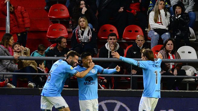 Belgrano sorprendió a Estudiantes en La Plata.