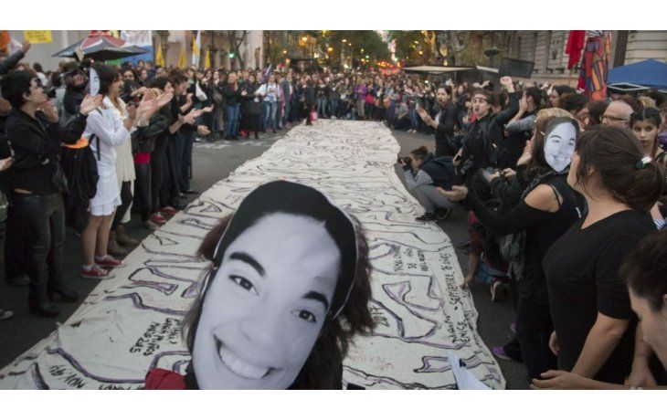 Micaela era una militante del Movimiento Evita oriunda de Concepción del Uruguay que estudiaba profesorado de educación física, desapareció el sábado 1 de abril tras salir de un boliche bailable y fue encontrada muerta siete días más tarde, con signos de haber sido estrangulada y posiblemente violada.