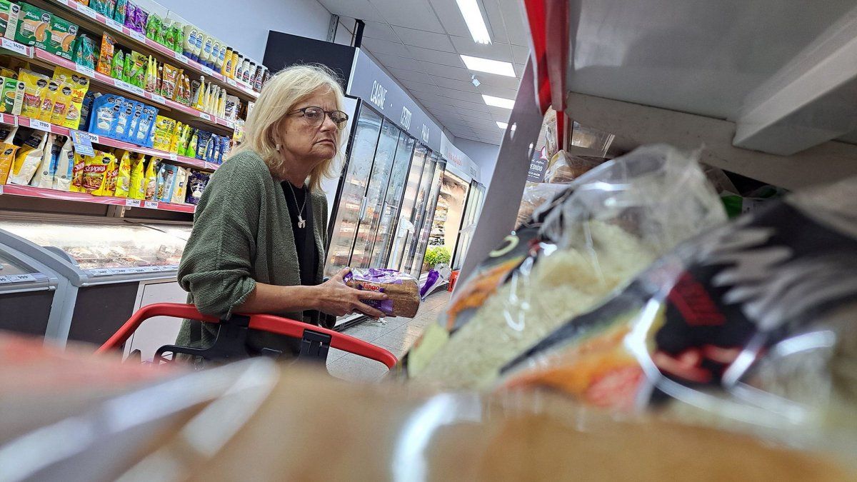 Supermarkets double down on aggressive offers and call for measures to encourage consumption
