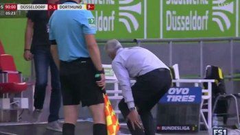 Lucien Favre celebró el gol y se lesionó.