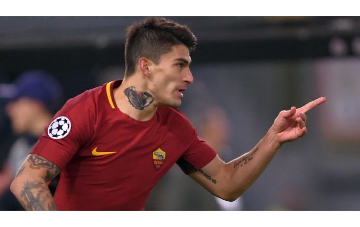 Diego Perotti convirtió el único gol de Roma ante Qarabag, que le significó la clasificación a los octavos de final.
