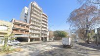 Avenida San Martín y Tinogasta, a pasos del club Comunicaciones, un símbolo de Agronomía, uno de los barrios que subió su valor para comprar viviendas
