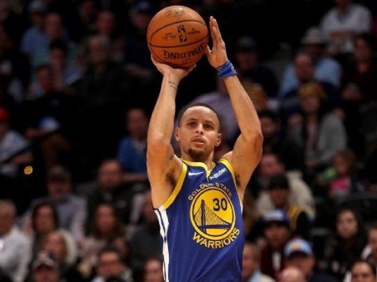 curry tirando.jpg