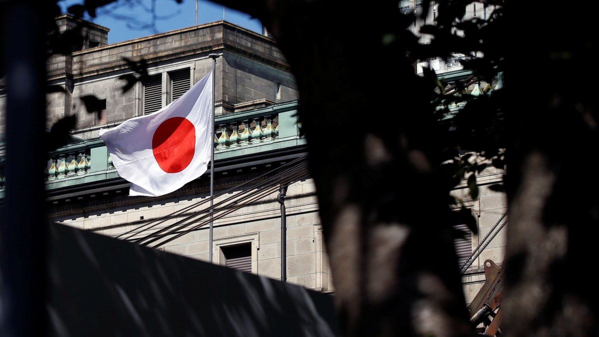Japan raises interest rates to the highest level in 17 years and the yen soars