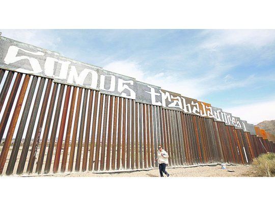 QUEJA SORDA. La frontera entre Ciudad Juárez y Nuevo México es precursora en materia de muros, que Donald Trump pretende generalizar a todo el límite sur. Los grafiti son una nueva forma de protesta.