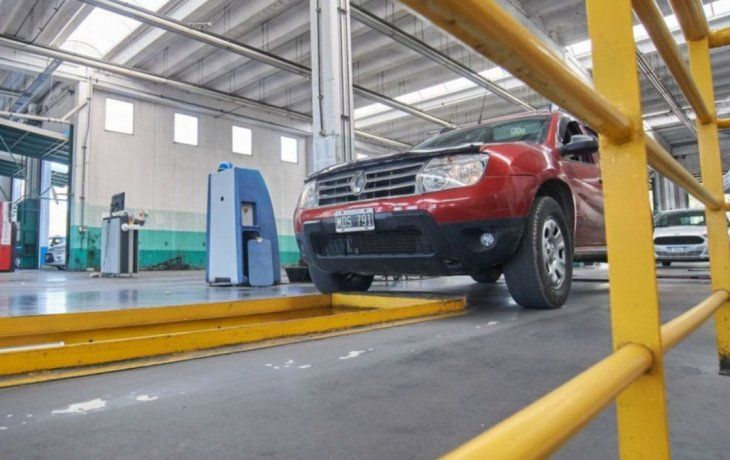 La Verificación Técnica Vehicular es el control periódico del estado mecánico y de la emisión de gases contaminantes de los automotores. La Verificación Técnica Vehicular es el control periódico del estado mecánico y de la emisión de gases contaminantes de los automotores.