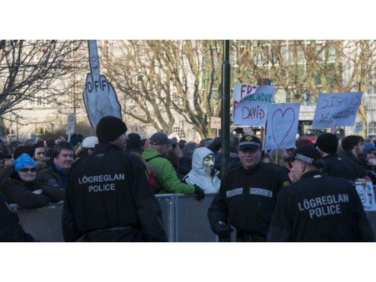 Islandia: masivas marchas exigieron la renuncia del premier