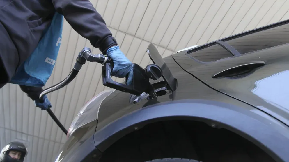 Ranking de precios de combustibles. Argentina ocupa el puesto 9 del listado de países de América Latina.