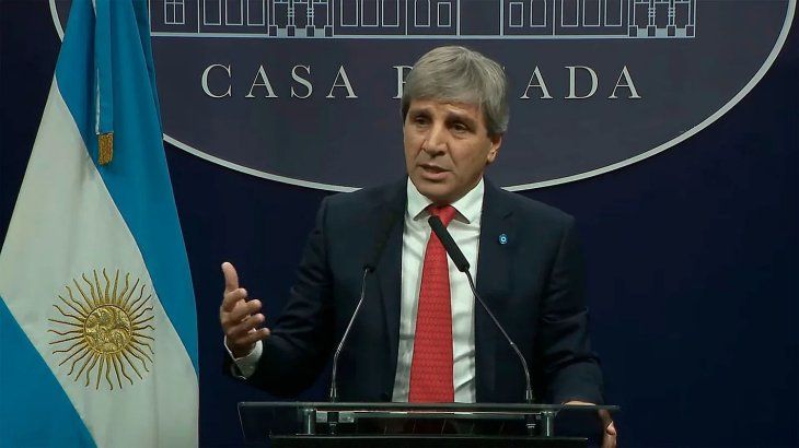Luis Caputo anunció las nuevas medidas en conferencia. 