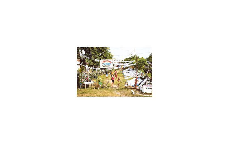 ámbito.com | Las modestas calles de Holguín, una ciudad arrasada por huracanes, fueron embanderadas por el régimen en recuerdo al primer intento por derrocar a la dictadura de Fulgencio Batista.