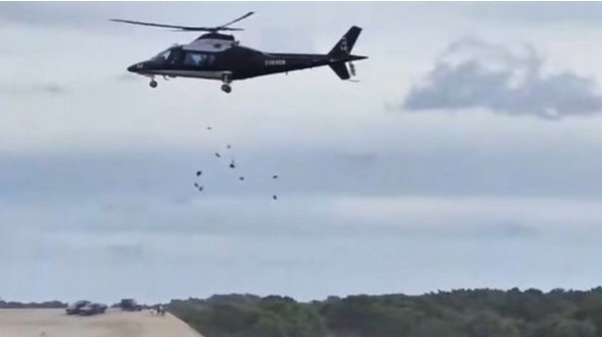 Rain of dollars in Pinamar: a helicopter landed in the dunes and surprised tourists