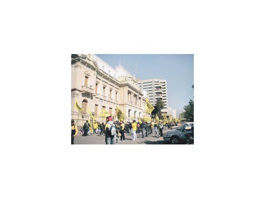 Los reclamos de tierras se multiplicaron esta semana y ayer hubo una masiva movilización hacia la Casa de Gobierno jujeña, en sintonía con la marcha que se realizó en el centro porteño.
