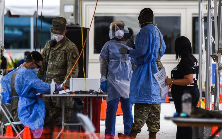 Los centros de detecci&oacute;n de coronavirus en Florida fueron cerrados por la inminente llegada de Isa&iacute;as.