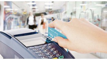 ámbito.com | Cobro. El pago con tarjeta de crédito y débito escasea en algunos comercios a pesar de su obligatoriedad