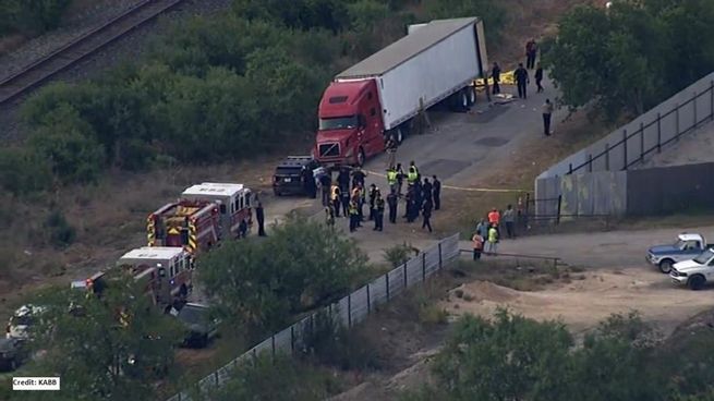 El camión sin refrigeración hallado en una ruta de San Antonio, Texas.