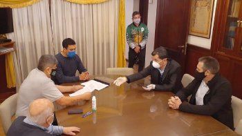 el sindicato de camioneros de los moyano cerro un aumento del 30% en paritarias