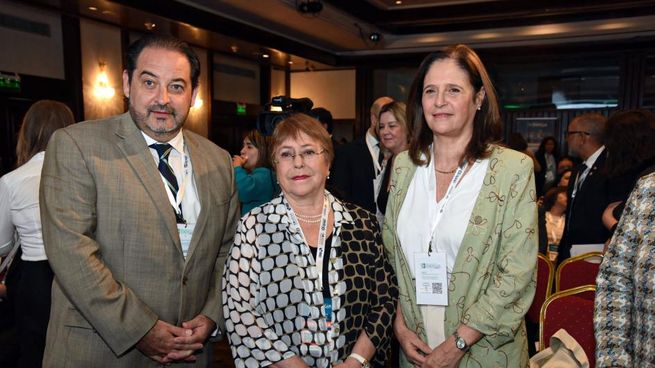 Junto a Michelle Bachelet, Elisa Facio participó de un evento en el marco de la Semana de la Energía.&nbsp;