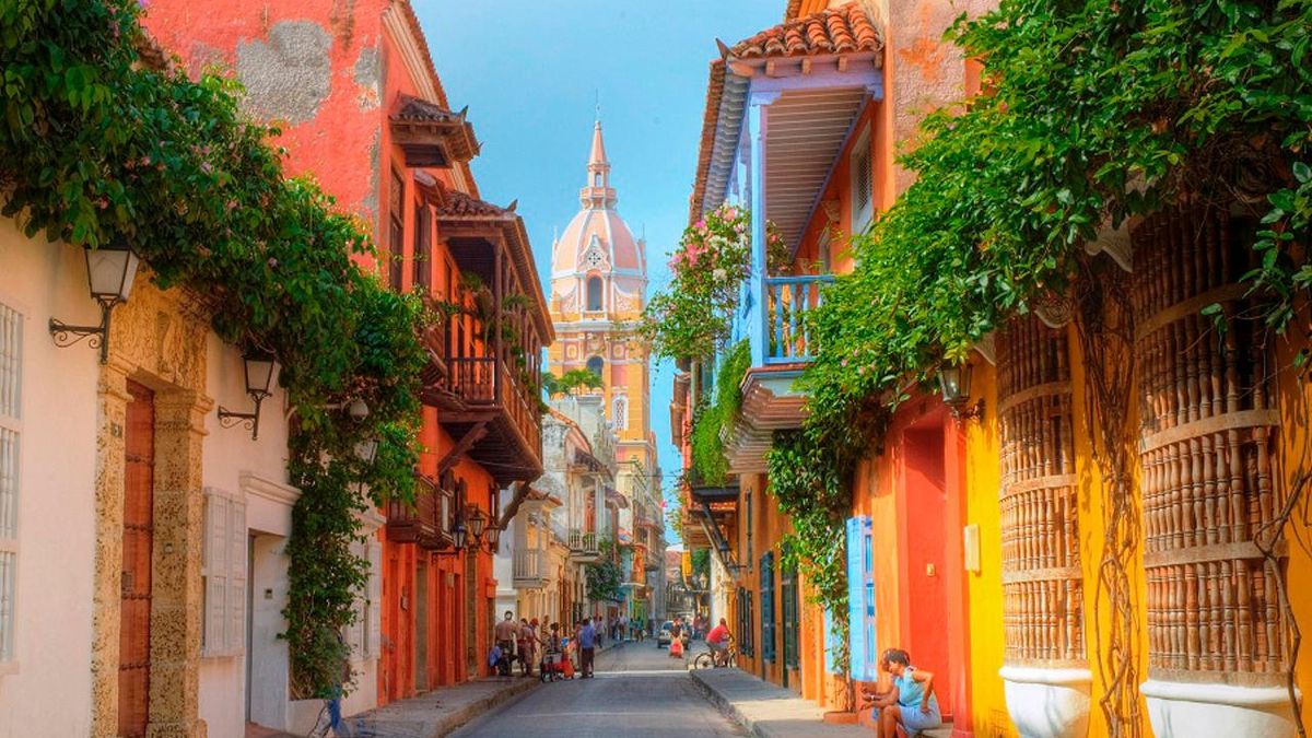 Caribbean beaches, colonial architecture and vibrant culture: how much does it go 7 days to Cartagena in 2025