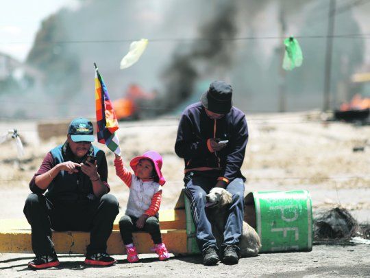 BLOQUEO. Los seguidores de Evo Morales siguen adelante con las protestas. Los cocaleros le dieron un &uacute;ltimatum al Gobierno de facto de Jeanine &Aacute;&ntilde;ez para que renuncie.&nbsp;