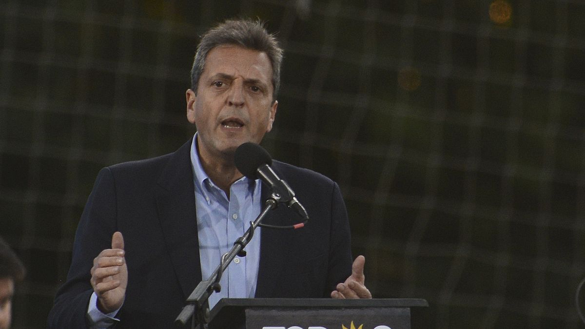 Sergio Massa invited to work for a strong naval industrialist with a future