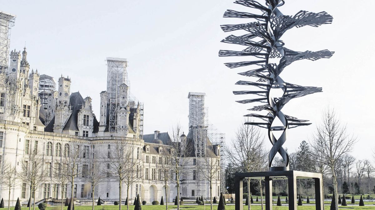 Reinoso sculptures in an unbeatable setting