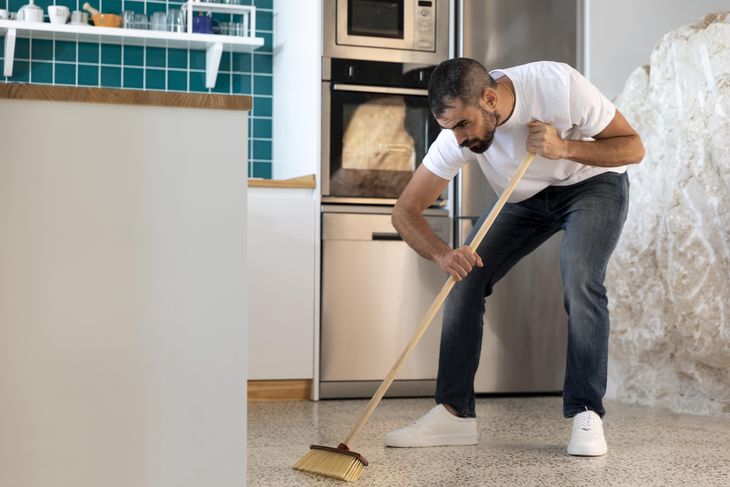 There are several techniques for more efficient floor cleaning. 