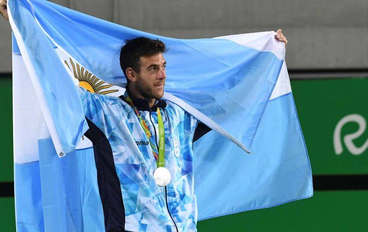 Juan Martín Del Potro fue uno de los deportistas argentinos que saludó a la bandera en su día.