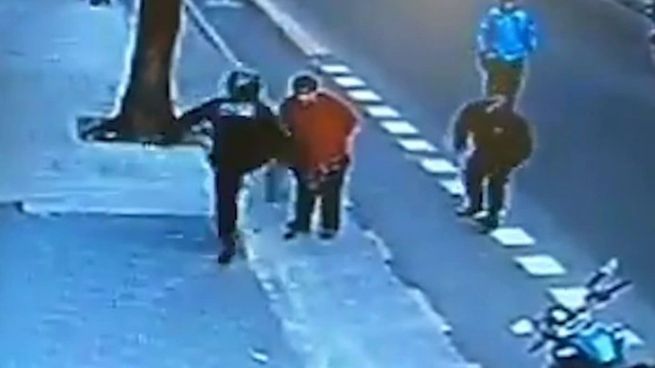 Aseinan a un indigente en Ciudad.jpg