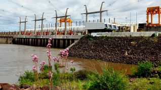 El gobierno argentino declaró alerta alto en todo el territorio y las infraestructuras críticas fueron las primeras en sentirlo como el caso de la represa Salto Grande, por su valor energético y su ubicación fronteriza, quedó en el tope de la lista. El gobierno argentino declaró alerta alto en todo el territorio y las infraestructuras críticas fueron las primeras en sentirlo como el caso de la represa Salto Grande, por su valor energético y su ubicación fronteriza, quedó en el tope de la lista.