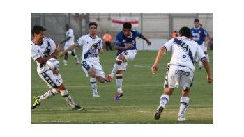 Lógica. Deportivo Merlo hizo valer las dos categorías que separan a un equipo de otro y derrotó a Guaymallén de Mendoza.