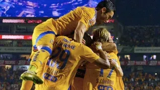 El festejo de Tigres al término del partido que terminó con la paterndad del América.