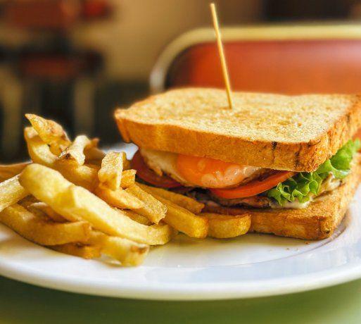 Recientemente se añadió a la carta el Sándwich Club y el de focaccia. Recientemente se añadió a la carta el Sándwich Club y el de focaccia.