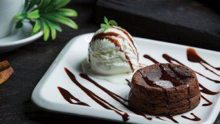 Esta es la receta de volcán de chocolate para una sola persona que se hizo viral.