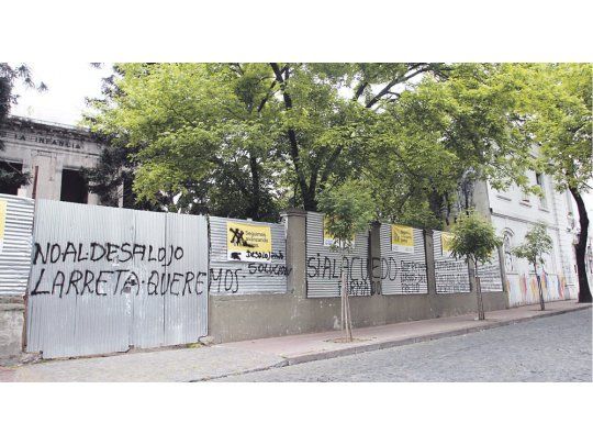 Tapiado. El edificio, considerado patrimonio histórico, se encuentra tapiado y totalmente abandonado hace años.