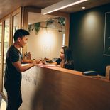 La hotelería destaca por su capacidad para absorber mano de obra. La hotelería destaca por su capacidad para absorber mano de obra.