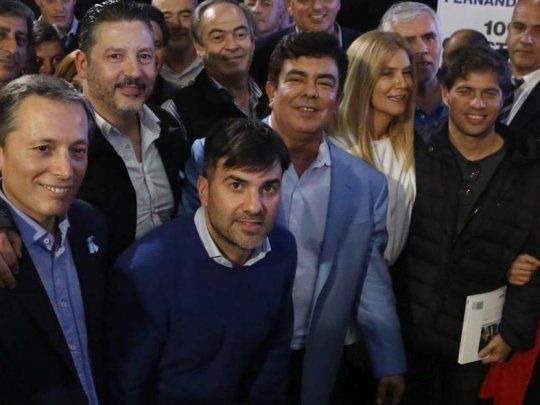 Espinoza junto a referentes políticos.jpg
