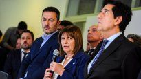 Patricia Bullrich con su equipo económico y de campaña, durante la conferencia de prensa.