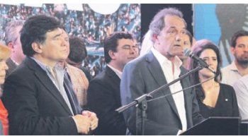 Daniel Scioli  durante su discurso de reconocimiento de la derrota, ayer en el búnker en un hotel porteño. Quedó a poco menos de tres puntos de su competidor.