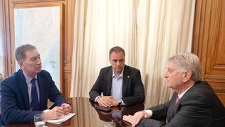 Diego Santilli y Manuel Adorni recibieron al pampeano Sergio Ziliotto. Diego Santilli y Manuel Adorni recibieron al pampeano Sergio Ziliotto.