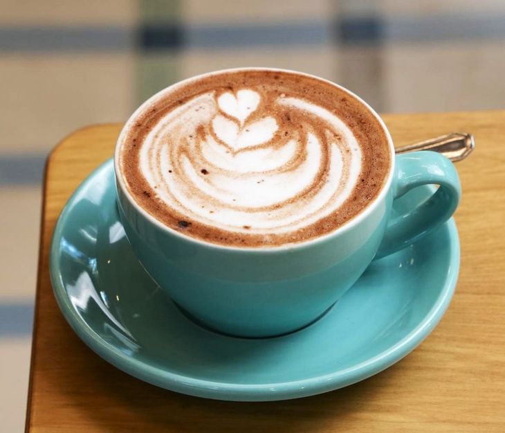 Complementa su propuesta con chocolate caliente y pastelería tradicional. Complementa su propuesta con chocolate caliente y pastelería tradicional.