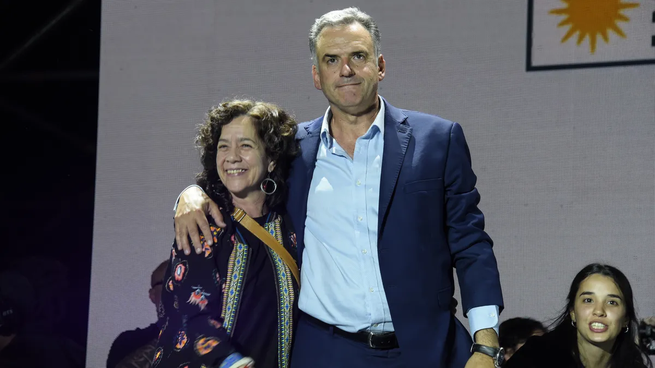 20241027-laura-alonso-perez-yamandu-orsi-carolina-cosse-resultados-las-elecciones-2024