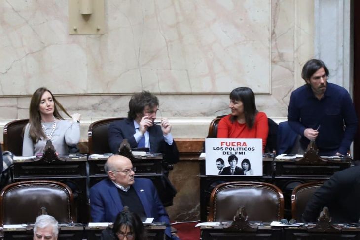 Javier Milei (La Libertad Avanza) y Romina del Plá (Frente de Izquierda) en Diputados.