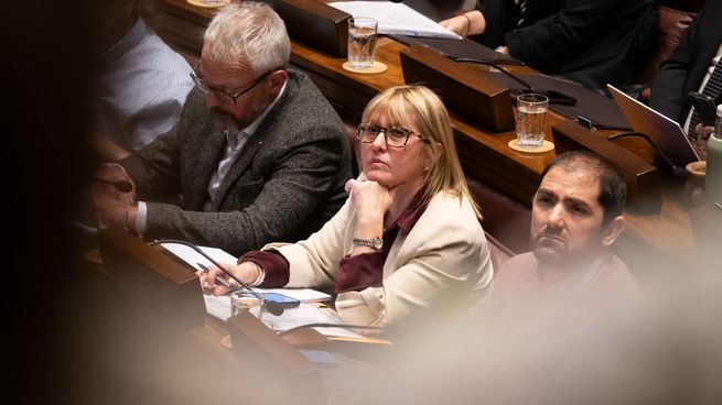 Casi 15 horas de sesión, mociones sin votos y una posible denuncia penal, lo que dejó una interpelación en punto muerto.