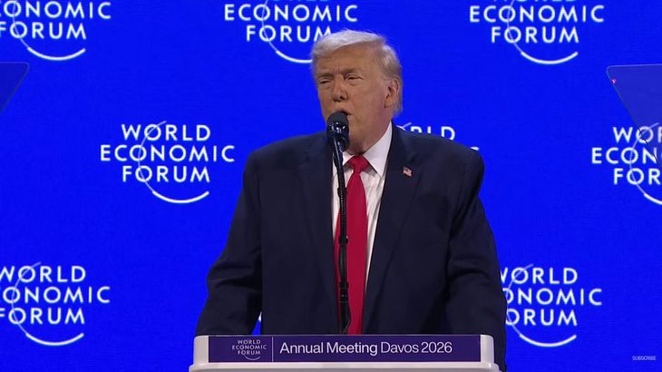 Donald Trump en Davos brindando su discurso