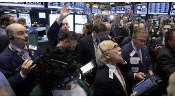 Unidedhealth does not stop falling on Wall Street. Unidedhealth does not stop falling on Wall Street.