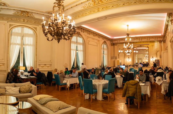 Tango show in the historic Palacio Paz. Tango show in the historic Palacio Paz.