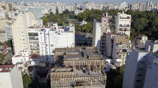 Vista aérea de una obra en construcción en el corredor norte de la Ciudad, donde los valores de incidencia superan los u$s600 por m2