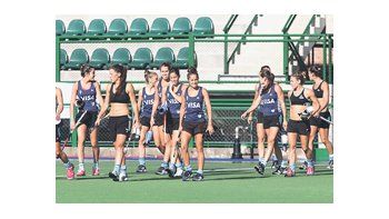 Las Leonas en plena práctica antes del partido de mañana frente a Nueva Zelanda en el debut en el Champions Trophy.
